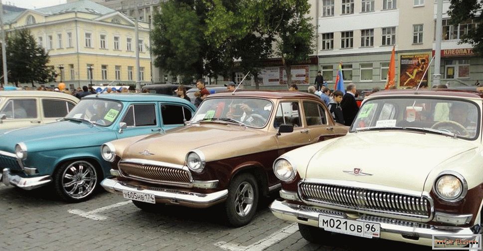 Výstava retro automobilov v Jekaterinburgu
