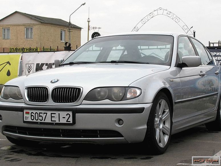 BMW 3 body E46 používa fotky auta