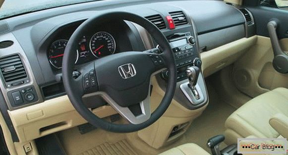 Honda CR-V sa môže pochváliť každým detailom dômyselného interiéru