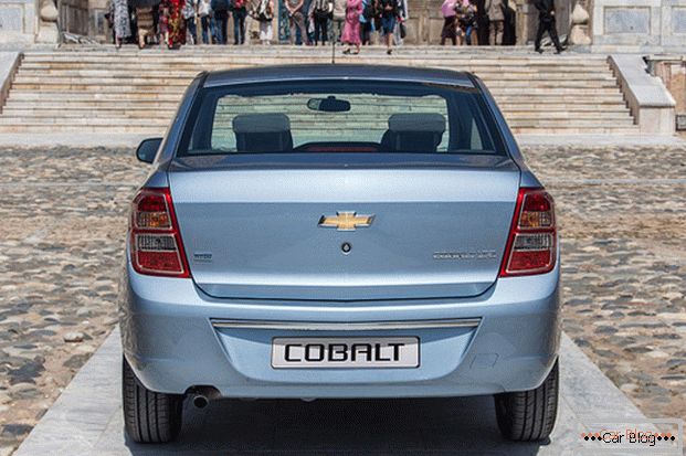 Chevrolet Cobalt auto: zadný pohľad