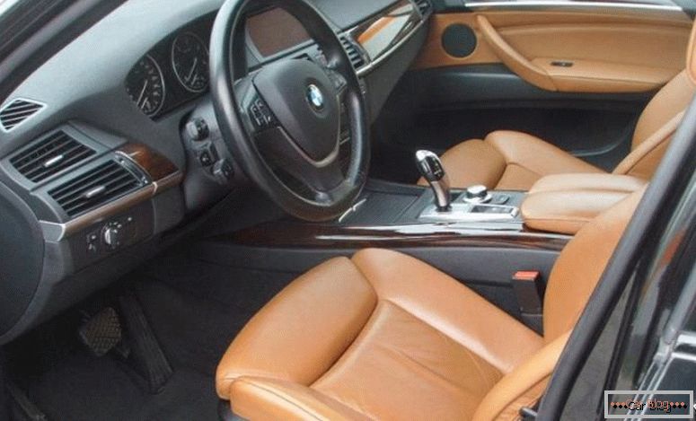 BMW X3 dieselový interiér
