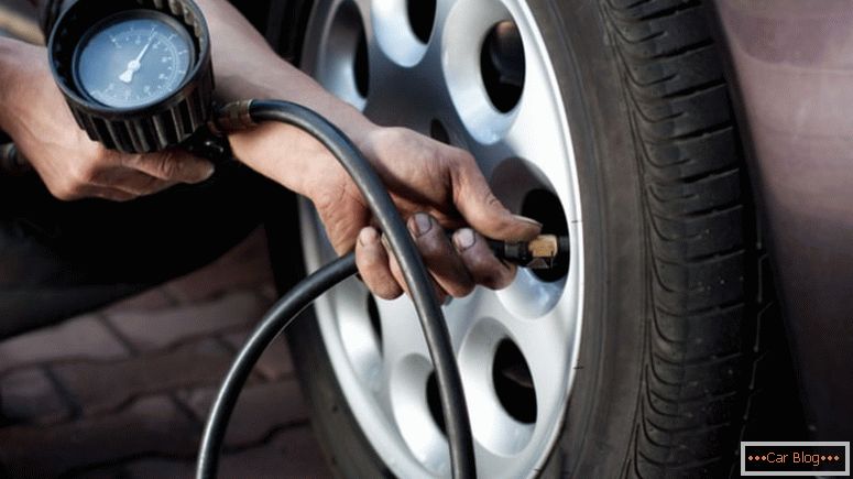 správny tlak v pneumatikách na zníženie spotreby