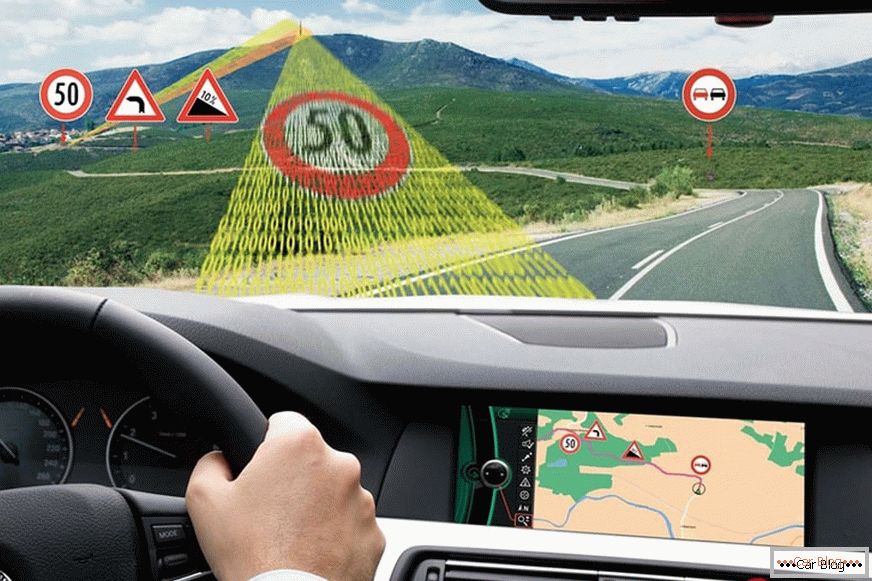 Ako si vybrať navigátor auta