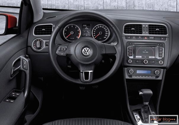 Vo vnútri Volkswagen Polo je veľmi kvalitná povrchová úprava sedadiel.