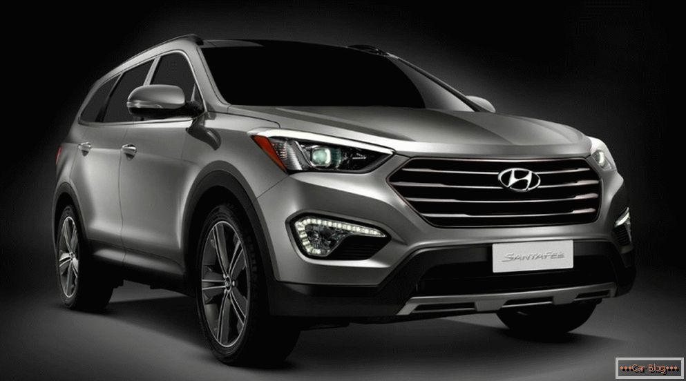 Корейцы представили рестайлинговый Hyundai Santa Fe v roku 2017 на чикагском автосалоне