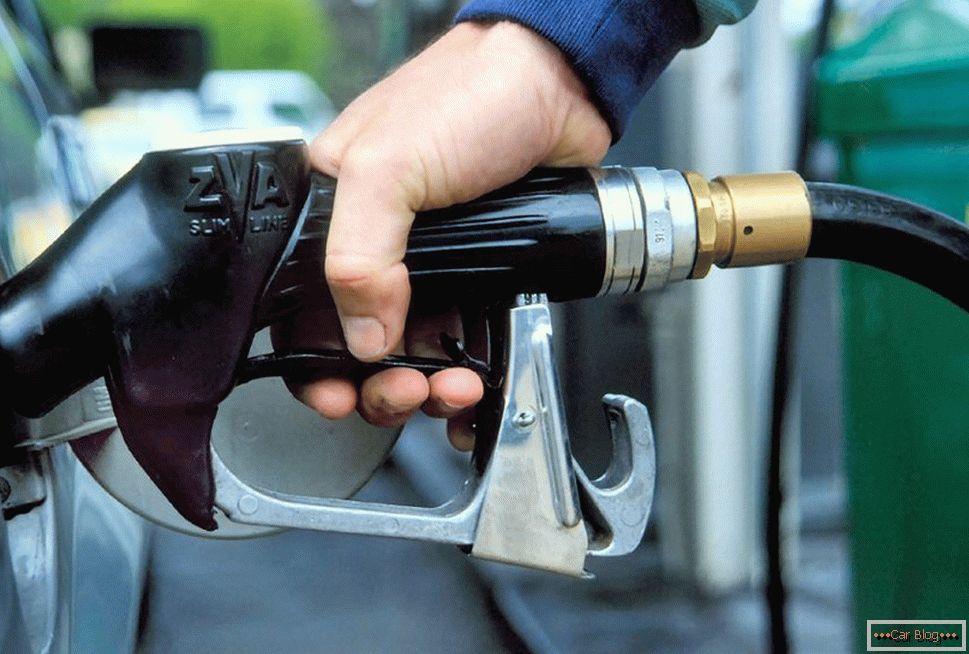 kvalitný benzín pre osobné automobily