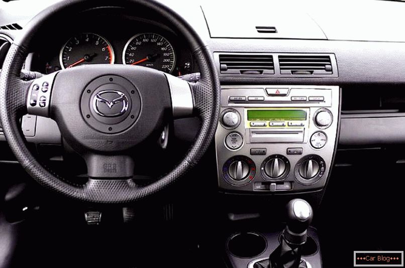Mazda 2: japonské tradície od roku 2002
