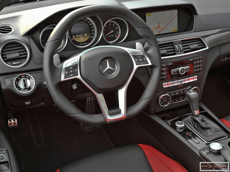 Mercedes Benz C-trieda 2014 amg interiér auta