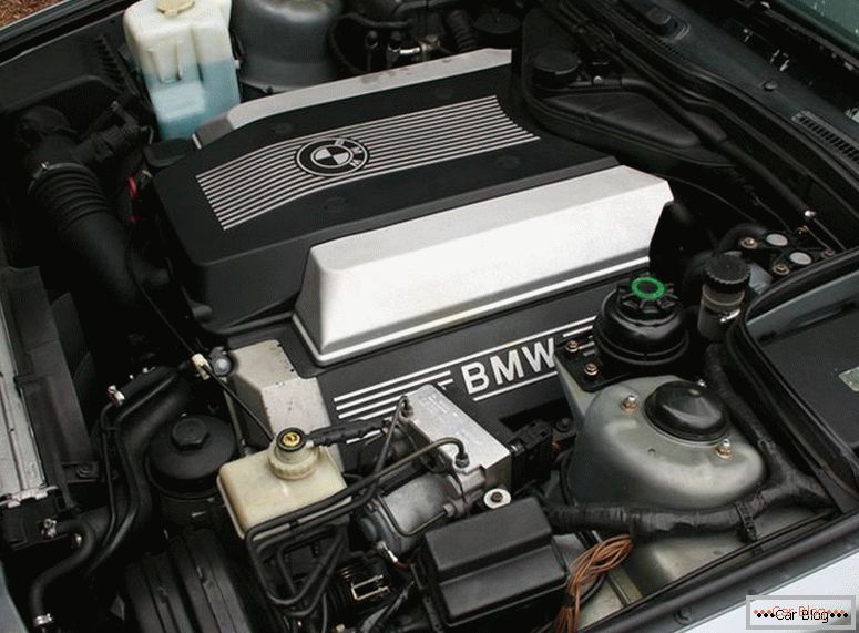 starý motor BMW