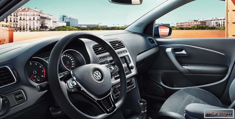 Salón Volkswagen Polo Sedan 2015-2017