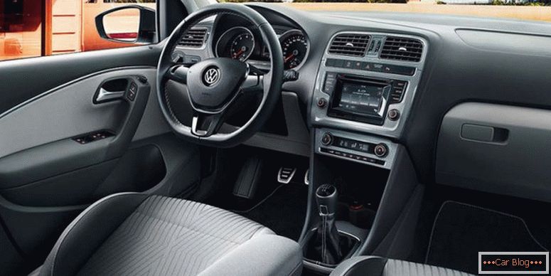 Aktualizovaný salón Volkswagen Polo Sedan 2017