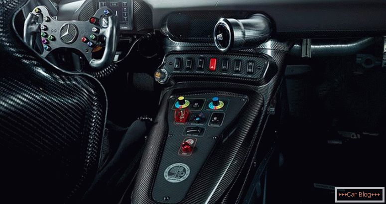 Salón Mercedes-AMG GT4