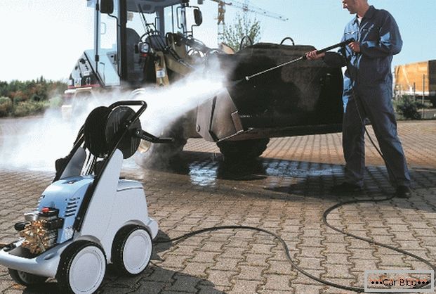 Čistenie a umývanie vozidla pomocou zariadenia Kranzle