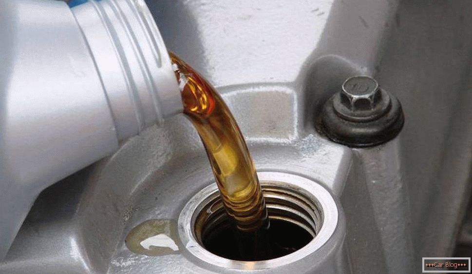 Ako vybrať splachovací olej pre motor