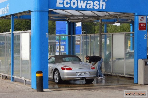 Vlastné umývanie auta v samoobslužnom umývaní