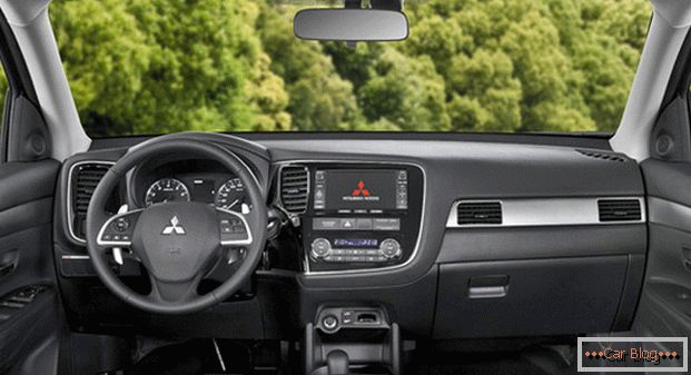 Mitsubishi Outlander auto poteší majiteľa s vysokou úrovňou výbavy