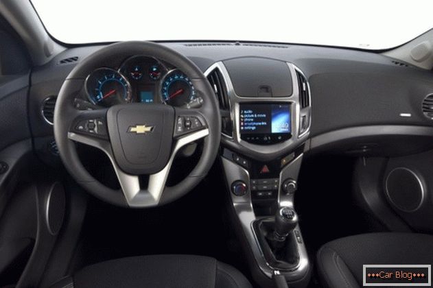 Interiér vozidla Chevrolet Cruze je známy svojou komfortom a spoľahlivosťou
