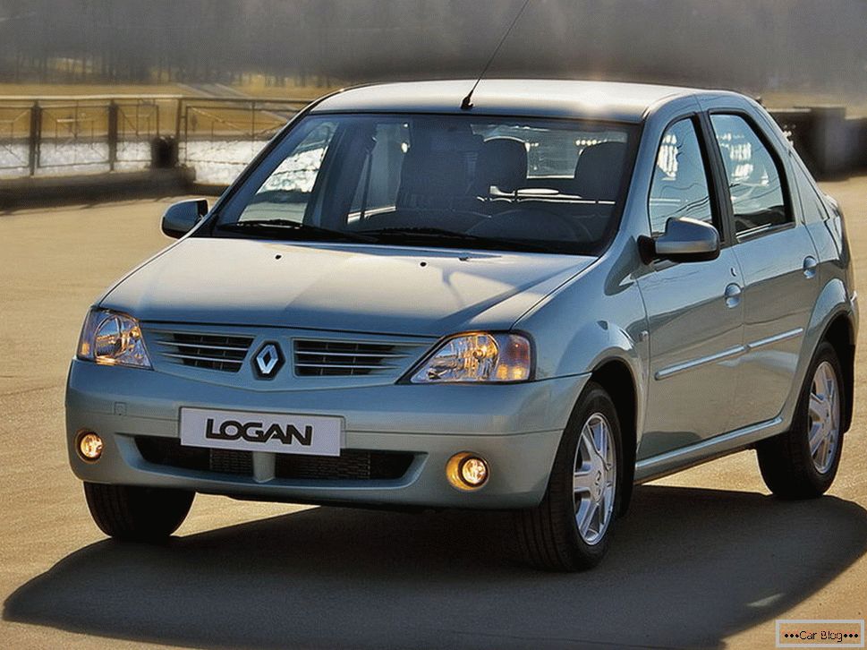 Renault Logan - čelný pohľad
