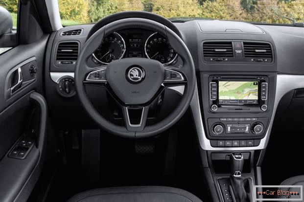 Všetky prvky sedanu Škoda Yeti sú pohodlné a vždy po ruke.