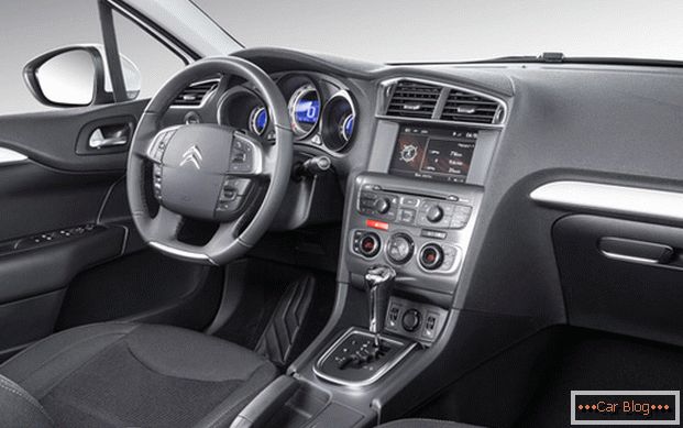 Kvalitné materiály a mäkký plast - to vám poteší interiér vozidla Citroen C4