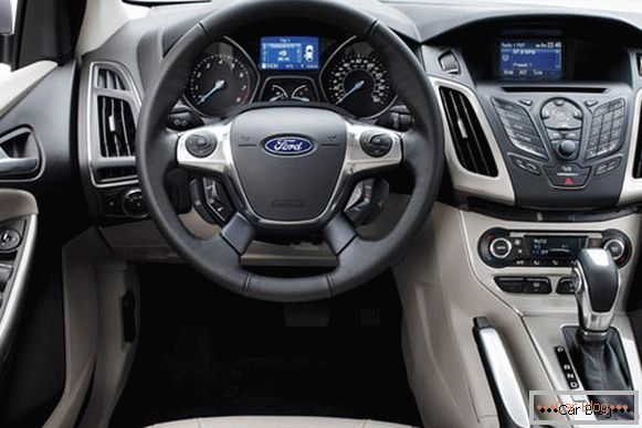 Interiér vozidla Ford Focus sa dá porovnať s kabínou lietadla