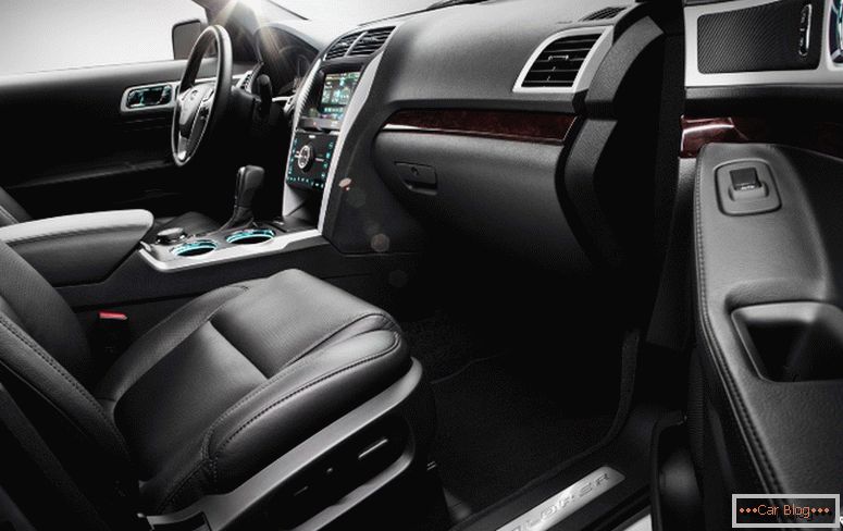 Interiér vozidla Ford Explorer 2014