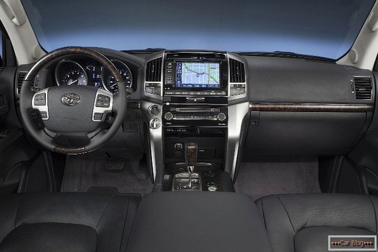 Salón Toyota Land Cruiser 200